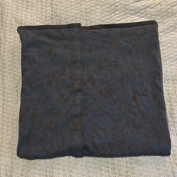 Gently used lululemon wrap jacquard black and blue pattern - Picture 1 of 7
